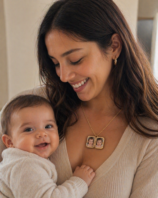 Elegant Locket Necklace – Personalized Stainless Steel Photo Pendant Gift
