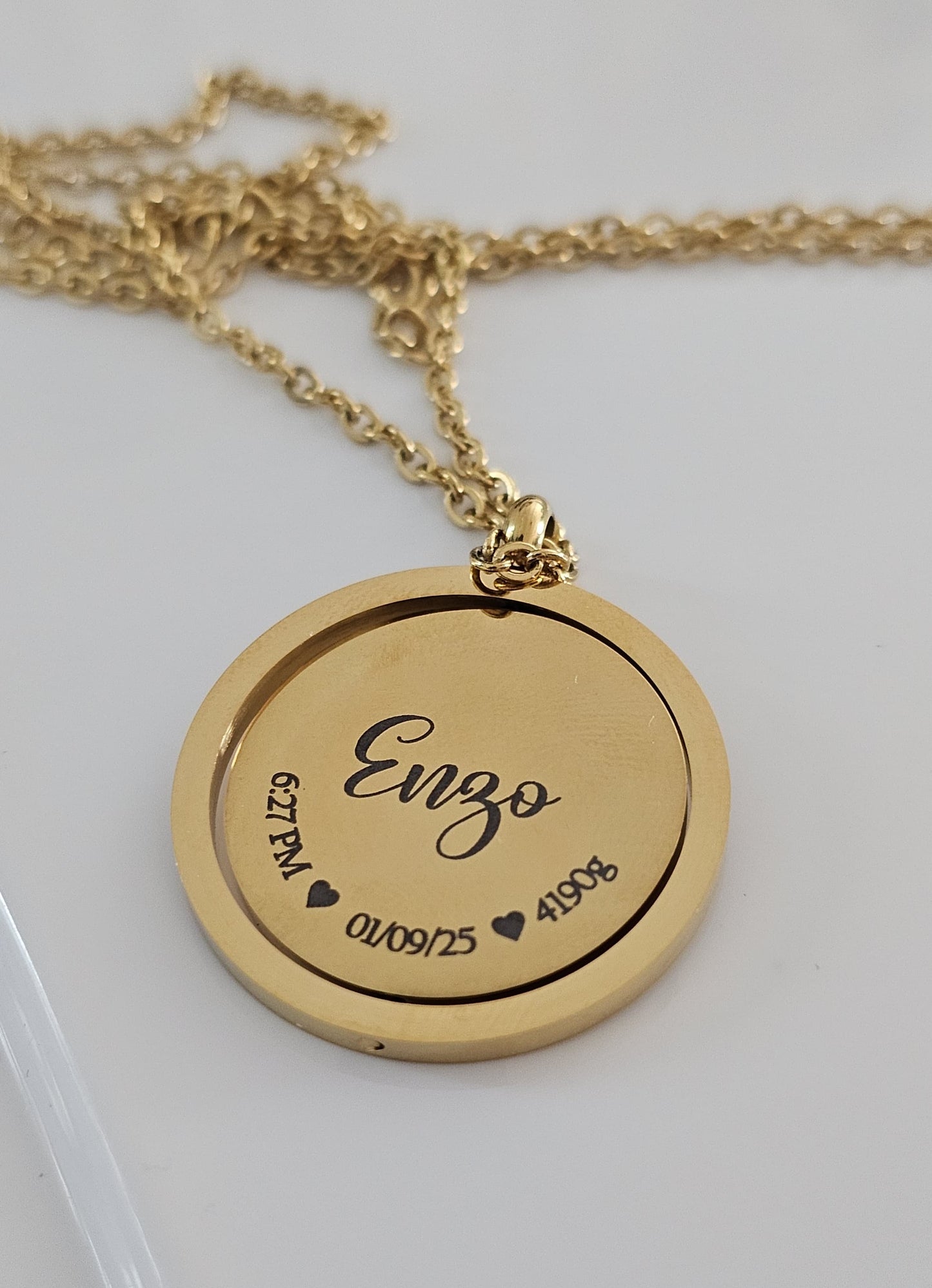 Rotating round Necklace with name
